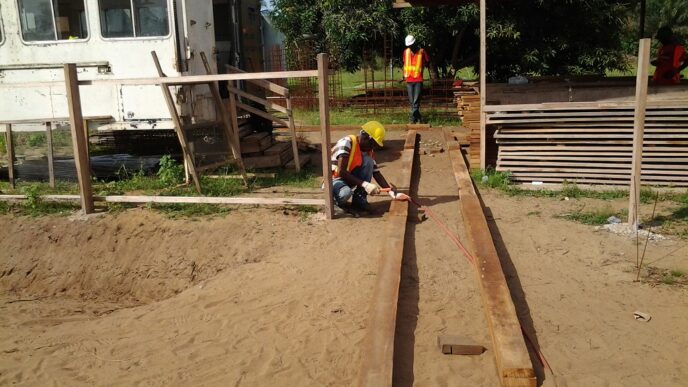 image: digging trench at Ahobre