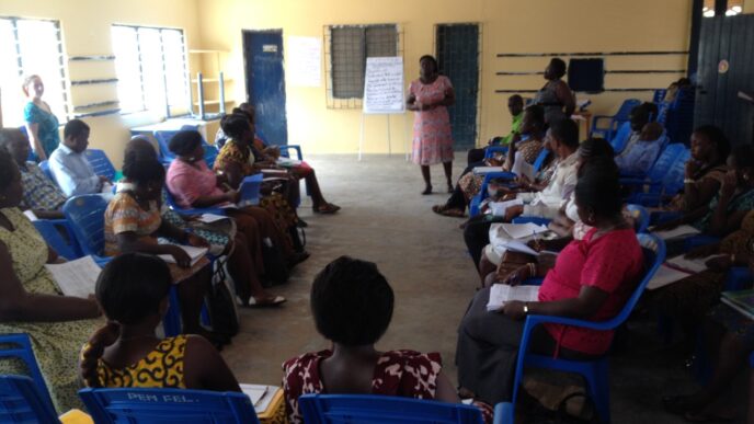 kindergarten teachers in a group discussion