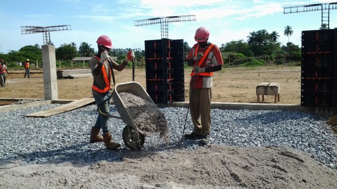 image: pouring foundation beam concrete