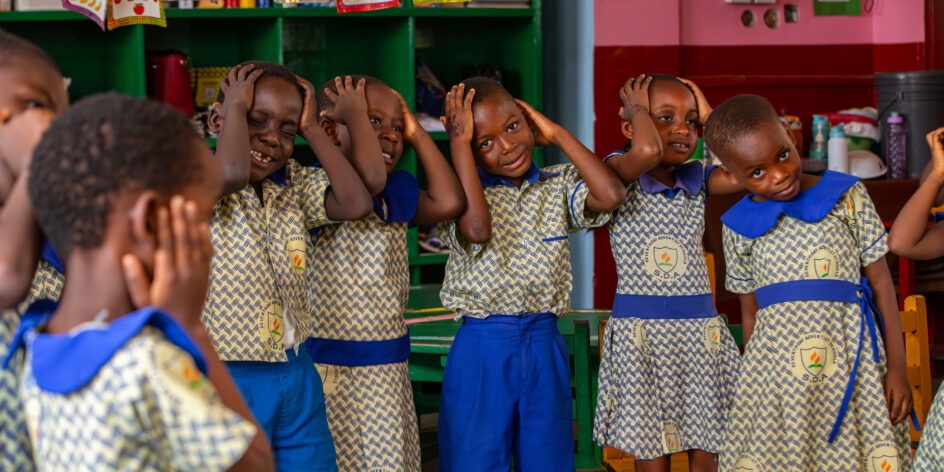 circle time where the children sing head, shoulders, knees and toes
